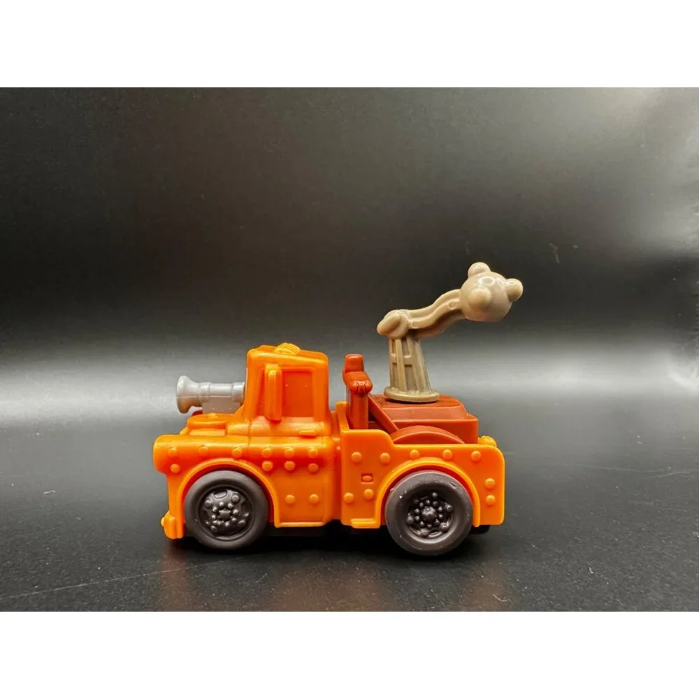 Disney Pixar Cars On the Road Tow Mater Toy Truck‎ Figure McDonald’s Kids Meal